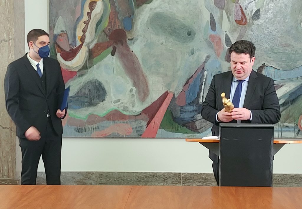 Ehrung von Martin Riquero durch Bundesminister Hubertus Heil im BAMS 