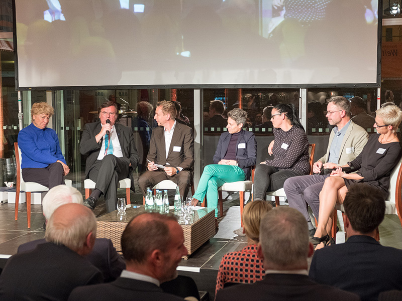 Thiemo Fojkar vom IB in der Diskussionsrunde