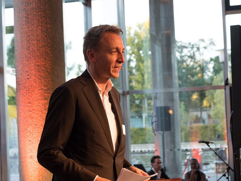 Marco Seiffert vom rbb moderierte die Veranstaltung und begrüßte die Gäste.