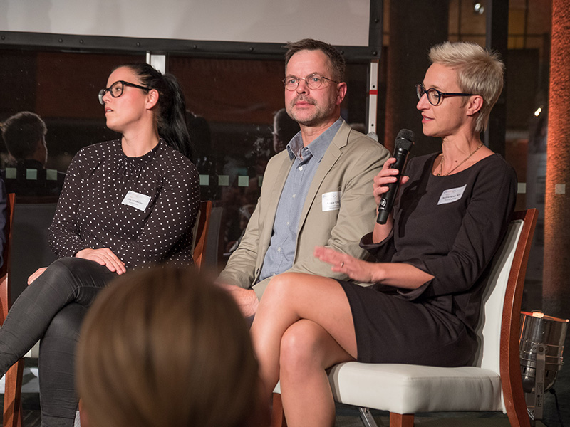 Familien- und Netzpolitikerin Nadine Schön MdB in der Diskussionsrunde